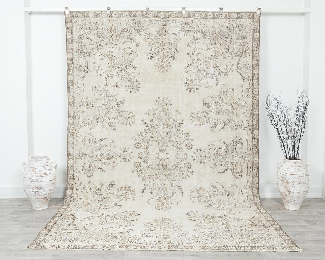 Beige Oushak Rug 6' 8" x 10' 2" | No. VR25473