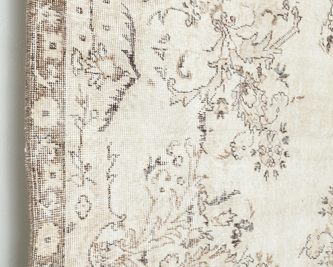Beige Oushak Rug 6' 8" x 10' 2" | No. VR25473