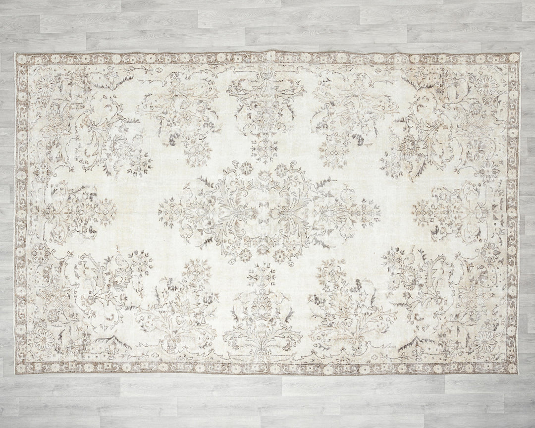 Beige Oushak Rug 6' 8" x 10' 2" | No. VR25473
