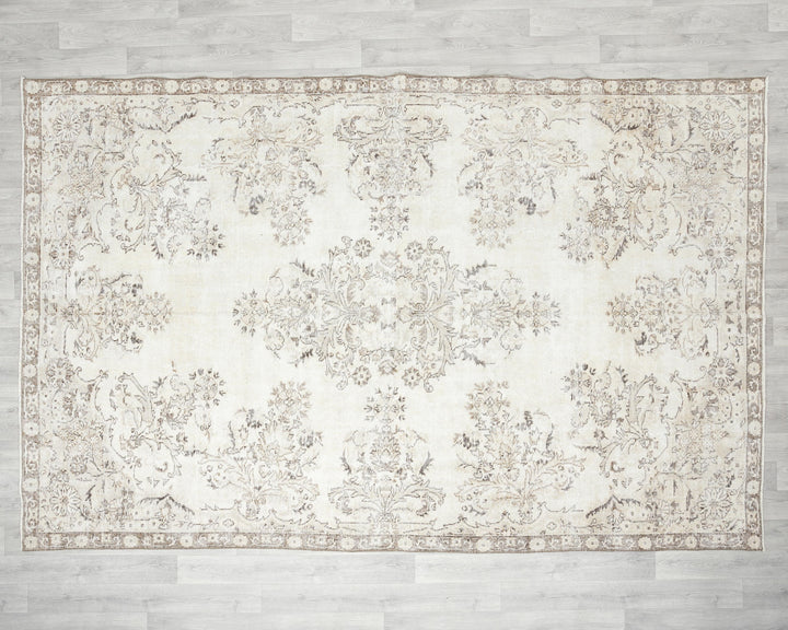 Beige Oushak Rug 6' 8" x 10' 2" | No. VR25473