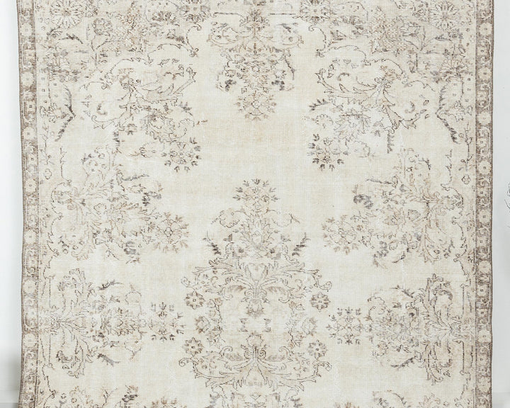 Beige Oushak Rug 6' 8" x 10' 2" | No. VR25473