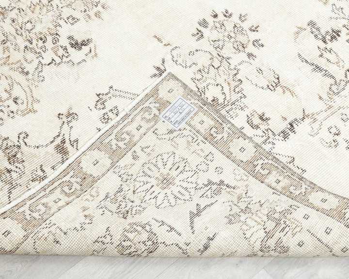 Beige Oushak Rug 6' 8" x 10' 2" | No. VR25473