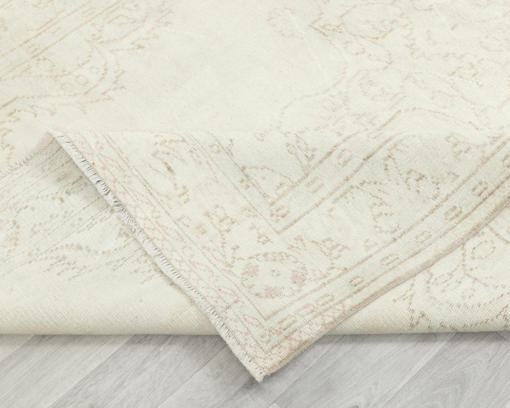 Beige Oushak Rug 6' 1" x 9' 2" | No. VR17701