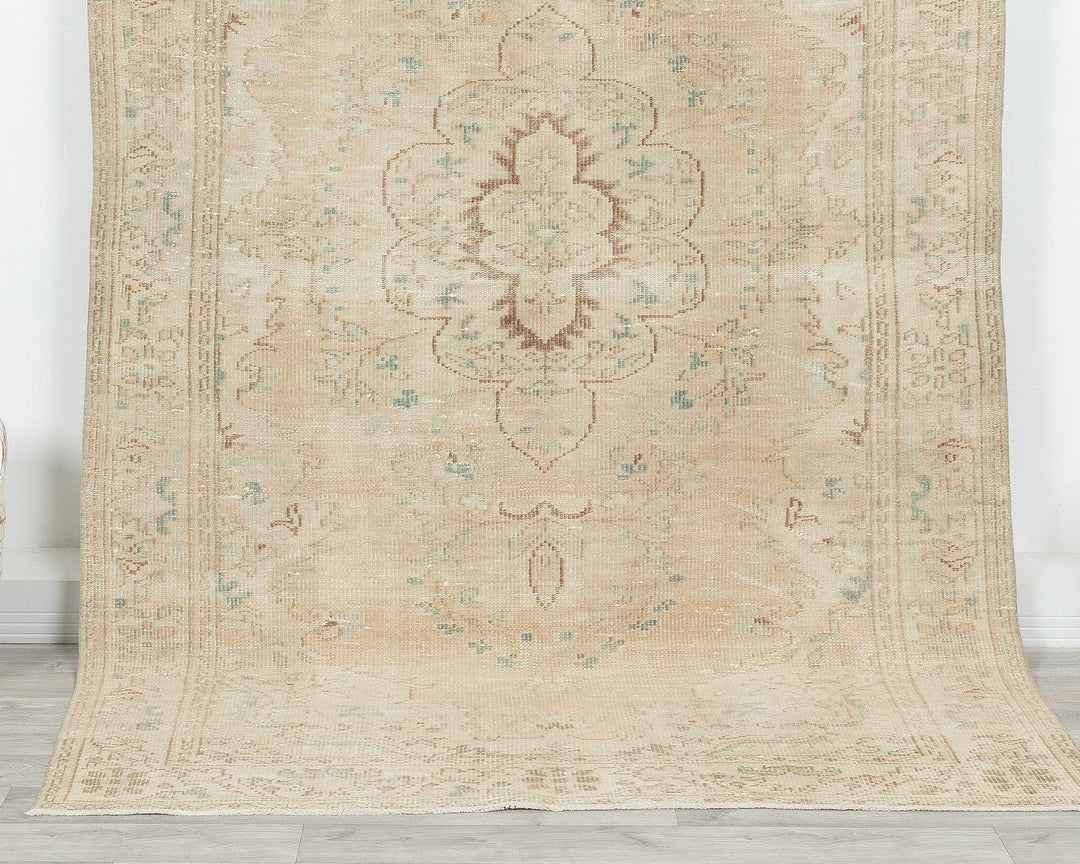 Beige Oushak Rug 5' 5" x 8' 6" | No. VR30236