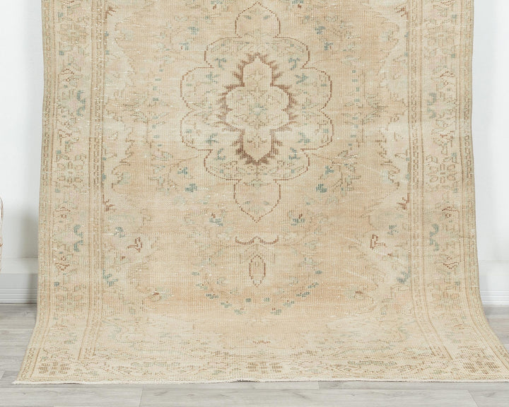 Beige Oushak Rug 5' 5" x 8' 6" | No. VR30236