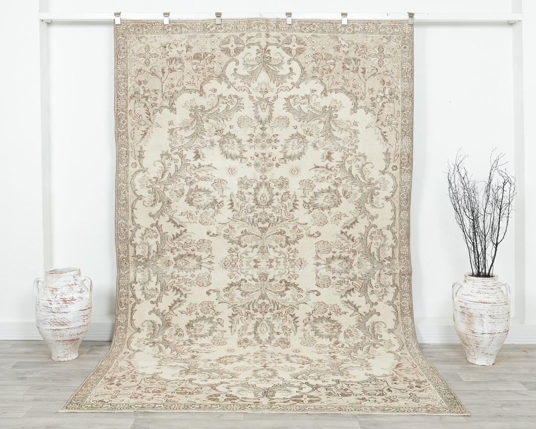 Beige Oushak Rug 6' 2" x 9' 10" | No. VR64938
