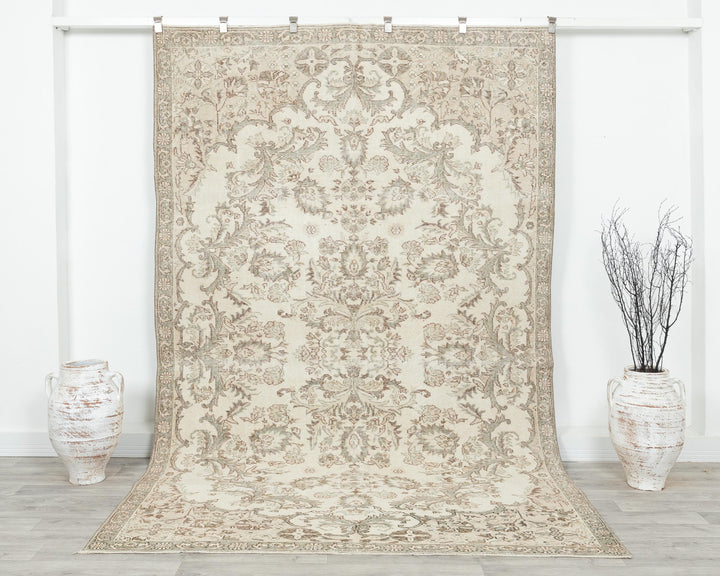 Beige Oushak Rug 6' 2" x 9' 10" | No. VR64938