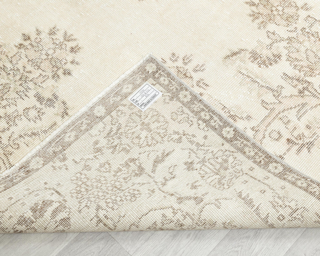 Beige Oushak Rug 6' 4" x 10' 4" | No. VR61962