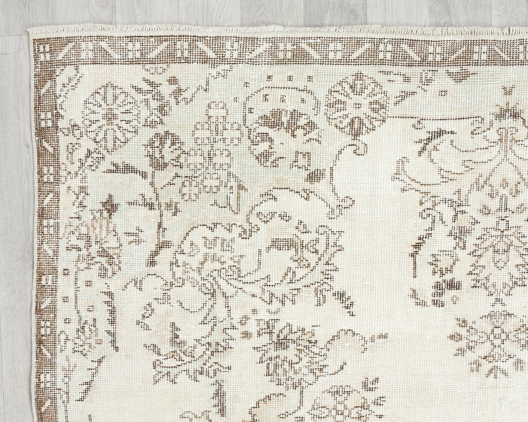 Beige Oushak Rug 6' 2" x 9' 1" | No. VR51222