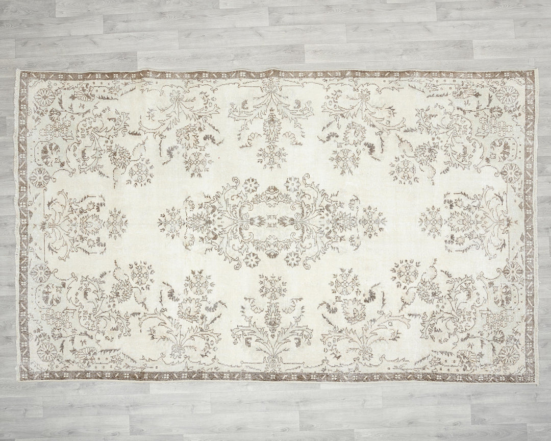 Beige Oushak Rug 6' 2" x 9' 1" | No. VR51222