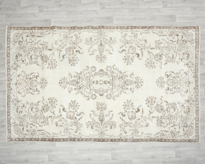 Beige Oushak Rug 6' 2" x 9' 1" | No. VR51222