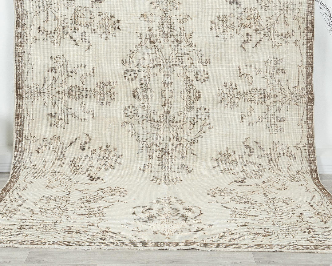Beige Oushak Rug 6' 2" x 9' 1" | No. VR51222