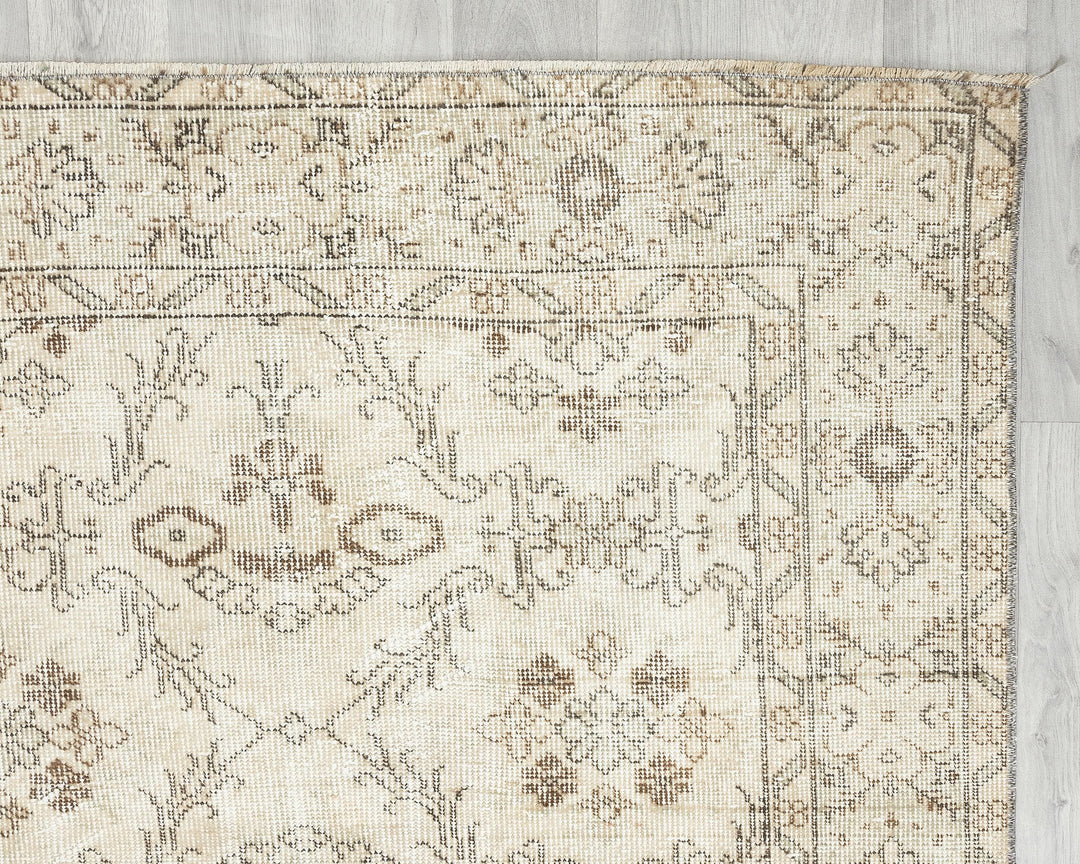 Beige Oushak Rug 6' 2" x 9' 10" | No. VR21344