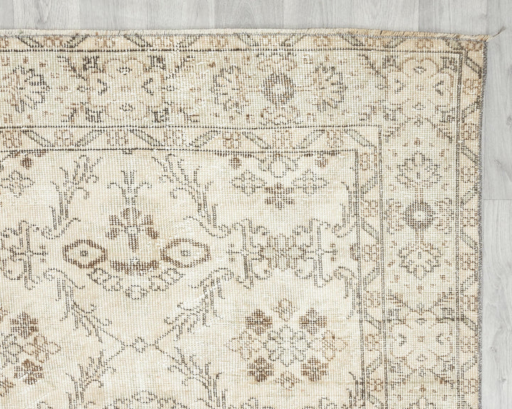 Beige Oushak Rug 6' 2" x 9' 10" | No. VR21344