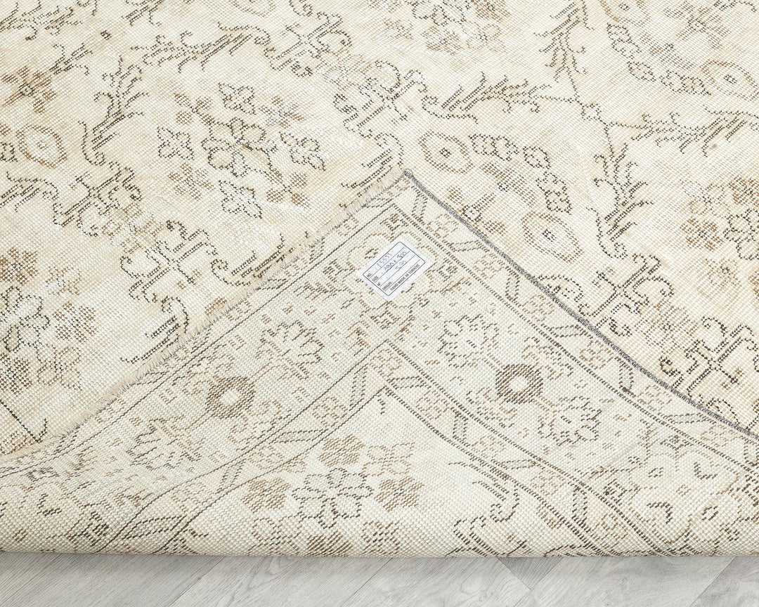 Beige Oushak Rug 6' 2" x 9' 10" | No. VR21344