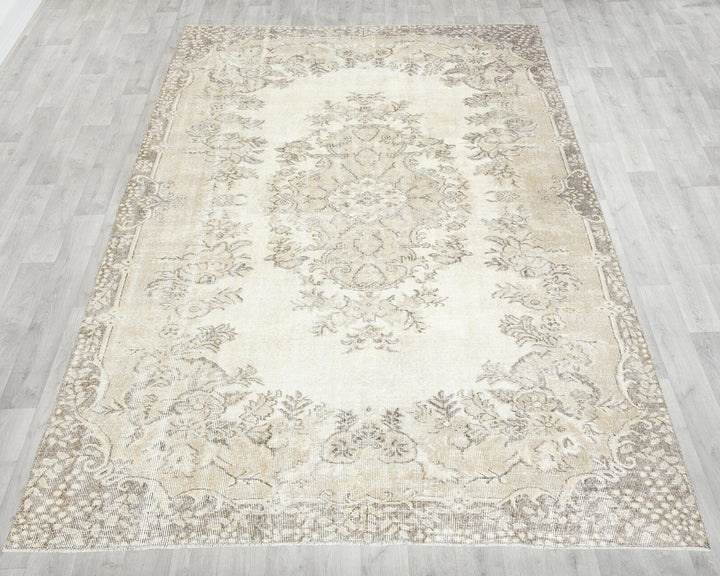 Beige Oushak Rug 6' 6" x 9' 5" | No. VR27883