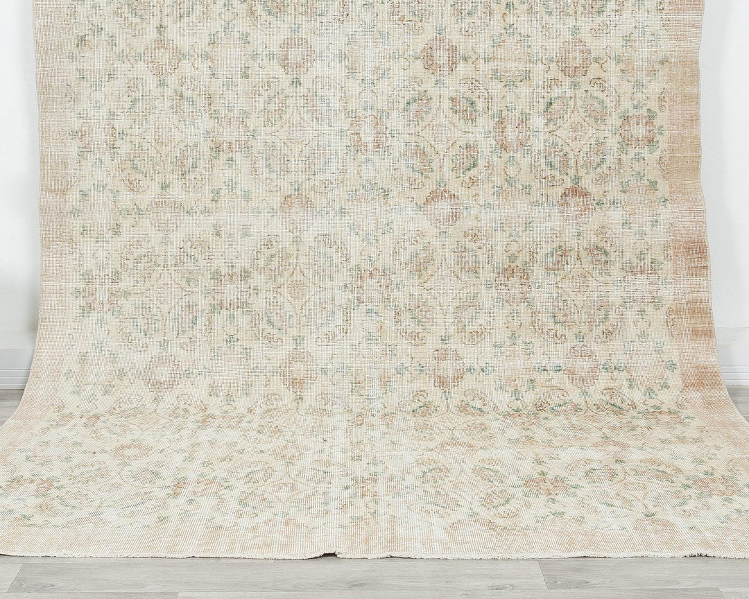 Neutral Oushak Rug 6' 4" x 9' 10" | No. VR16567