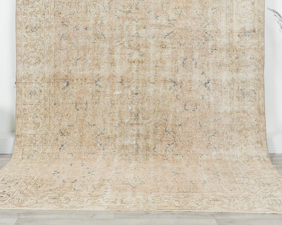 Beige Oushak Rug 6' 1" x 9' 7" | No. VR60432
