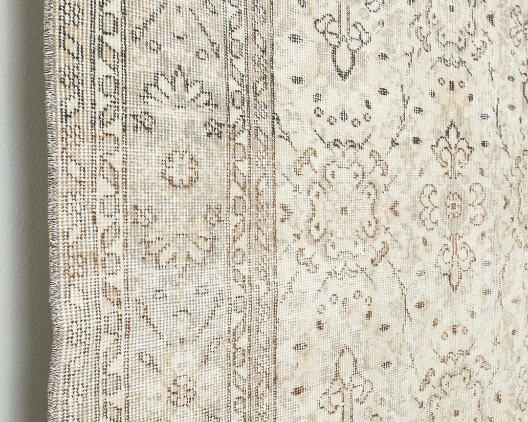 Beige Oushak Rug 6' 7" x 10' | No. VR38222
