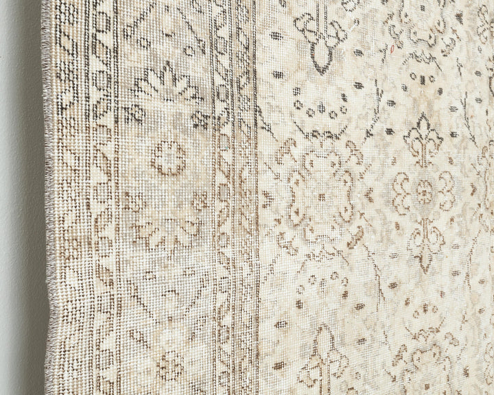 Beige Oushak Rug 6' 7" x 10' | No. VR38222