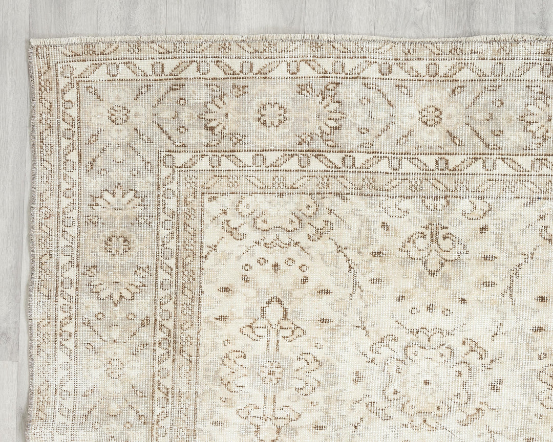 Beige Oushak Rug 6' 7" x 10' | No. VR38222