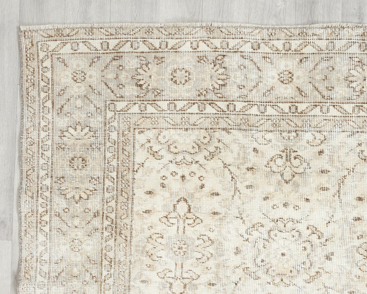 Beige Oushak Rug 6' 7" x 10' | No. VR38222