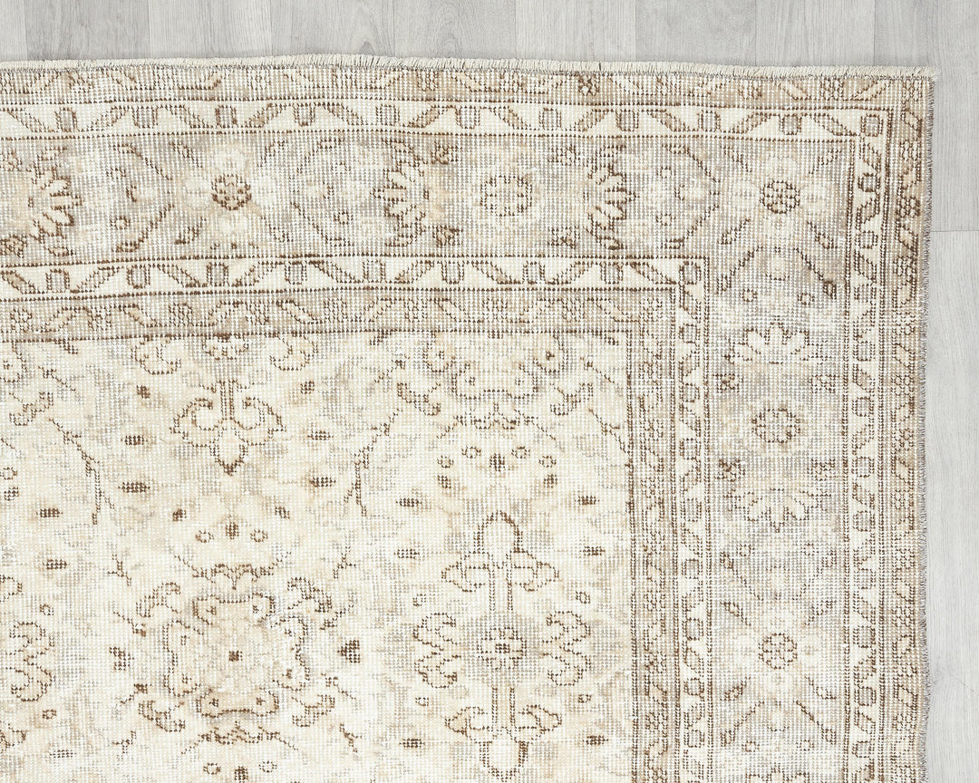 Beige Oushak Rug 6' 7" x 10' | No. VR38222