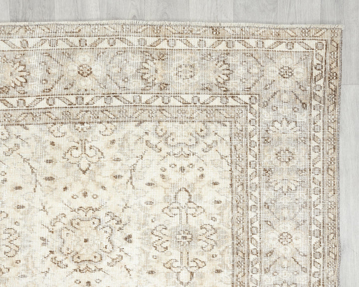 Beige Oushak Rug 6' 7" x 10' | No. VR38222