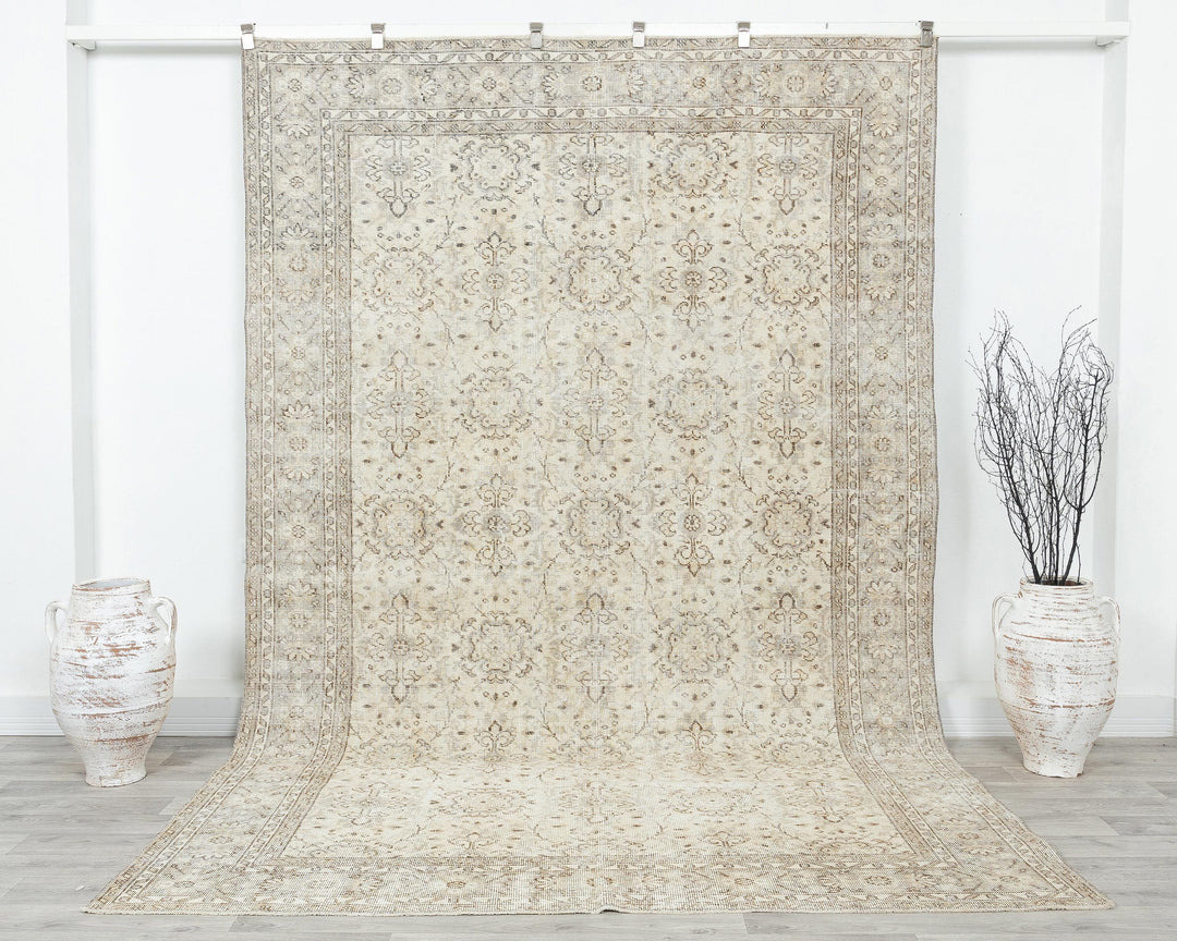Beige Oushak Rug 6' 7" x 10' | No. VR38222