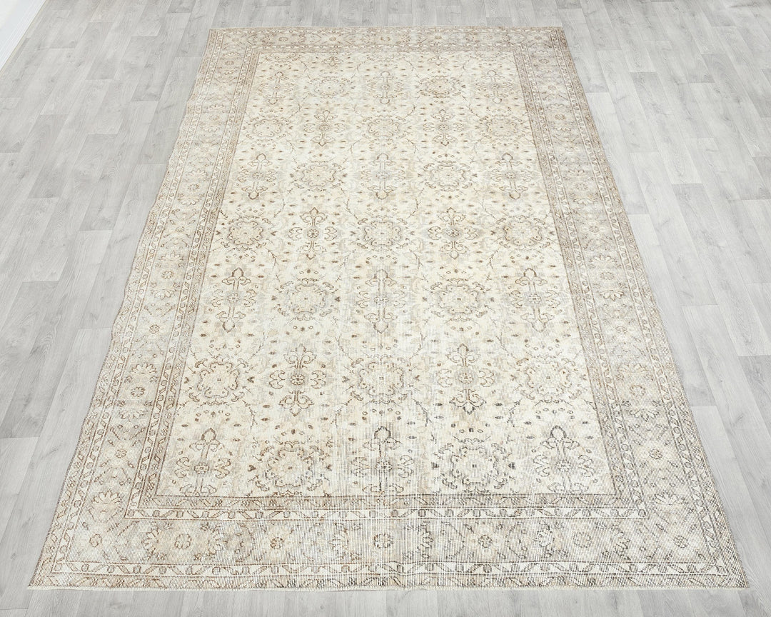 Beige Oushak Rug 6' 7" x 10' | No. VR38222