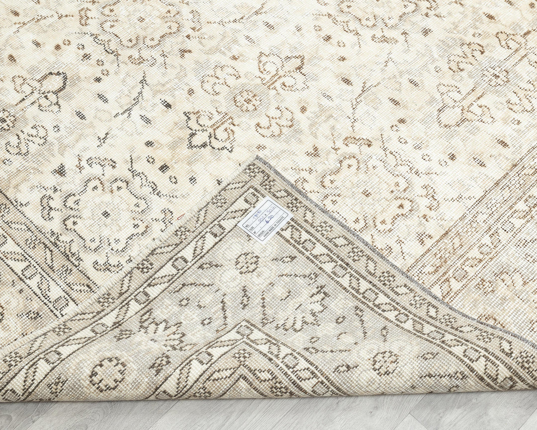Beige Oushak Rug 6' 7" x 10' | No. VR38222