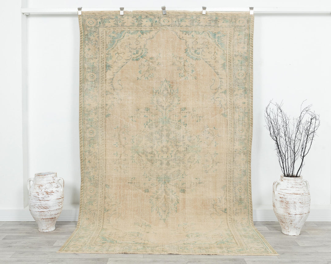 Neutral Oushak Rug 5' 5" x 9' | No. VR40613