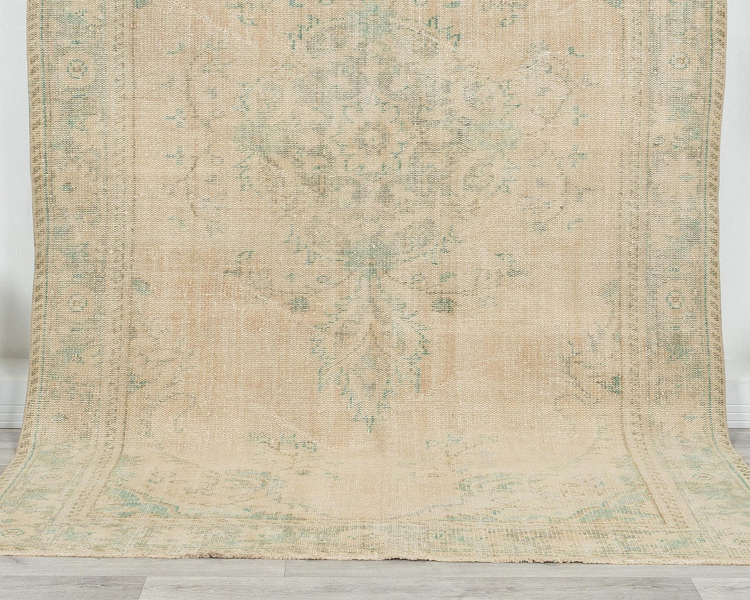 Neutral Oushak Rug 5' 5" x 9' | No. VR40613