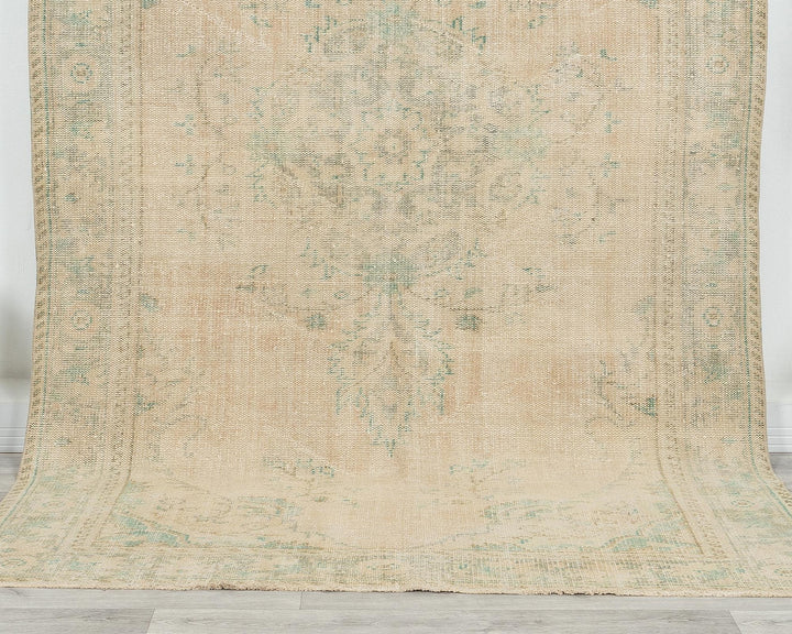 Neutral Oushak Rug 5' 5" x 9' | No. VR40613
