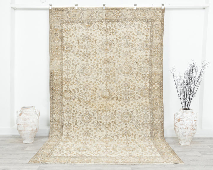 Neutral Oushak Rug 5' 10" x 9' 10" | No. VR19995