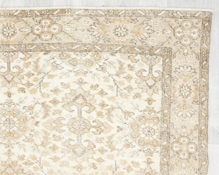 Neutral Oushak Rug 5' 10" x 9' 10" | No. VR19995