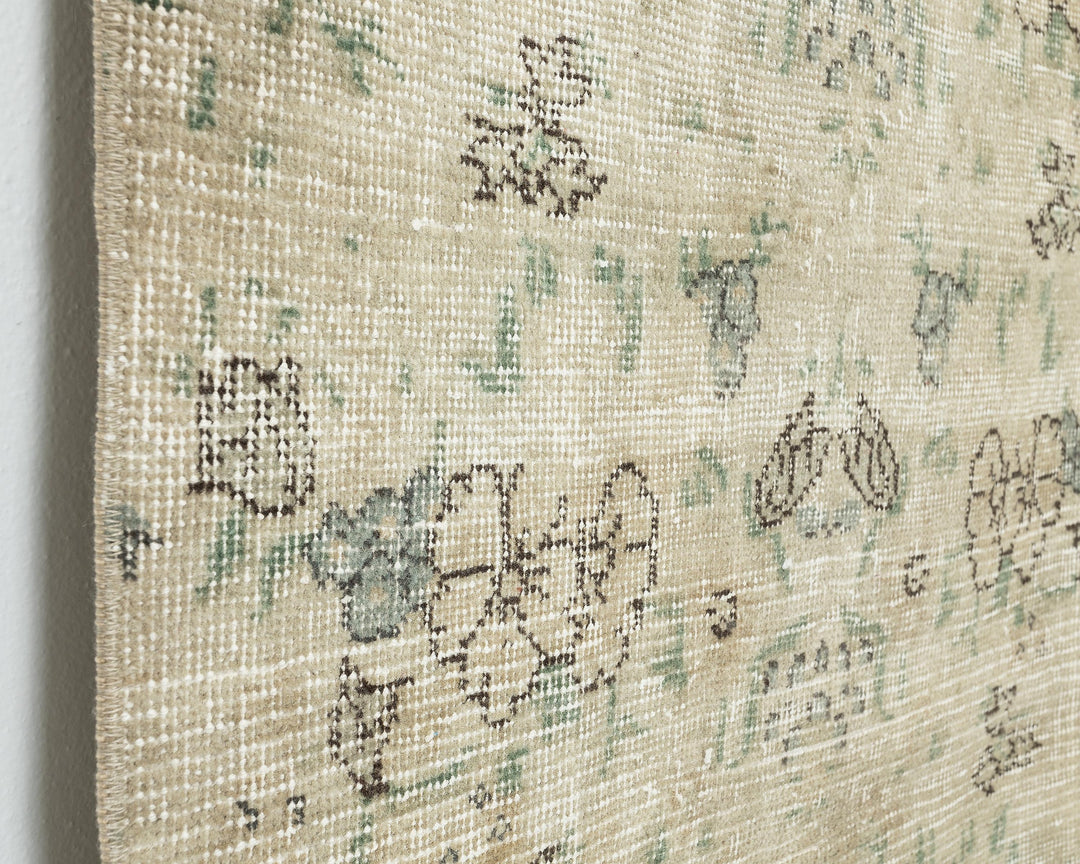 Beige Oushak Rug 5' 8" x 2' 8" | No. VR82665