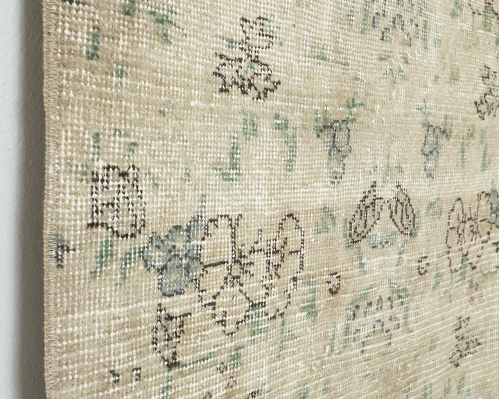 Beige Oushak Rug 5' 8" x 2' 8" | No. VR82665