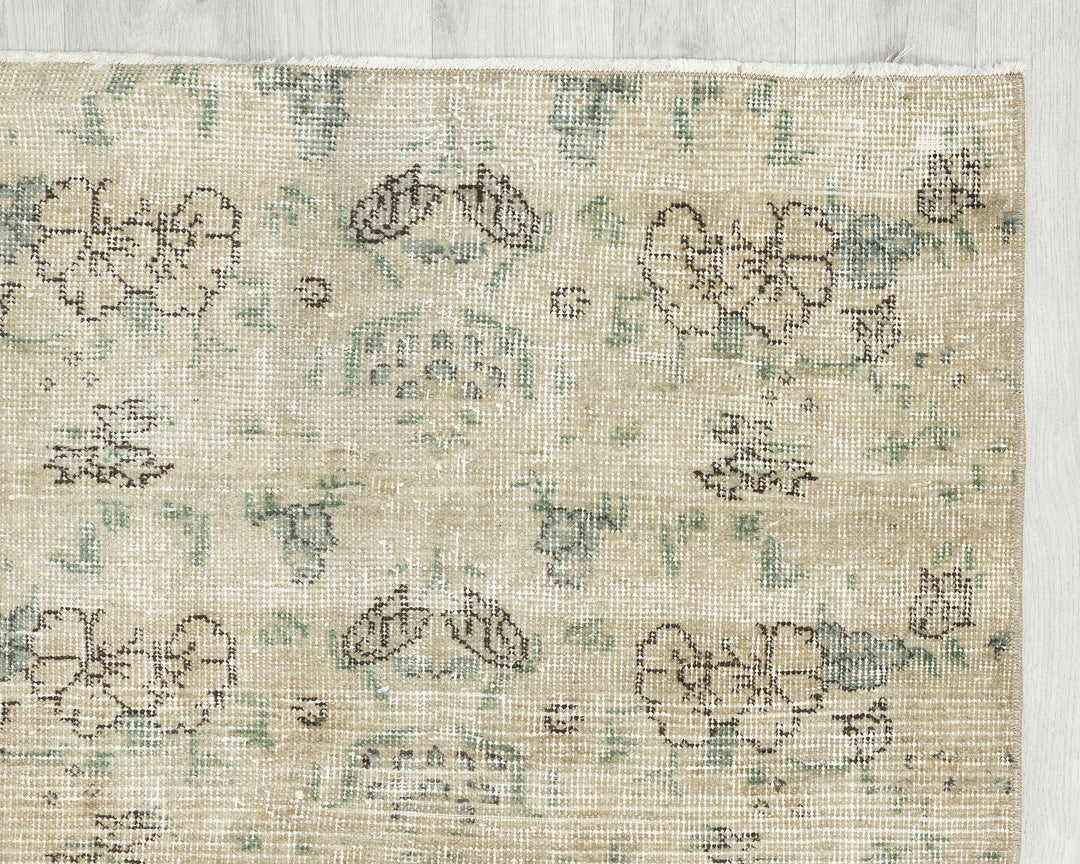 Beige Oushak Rug 5' 8" x 2' 8" | No. VR82665