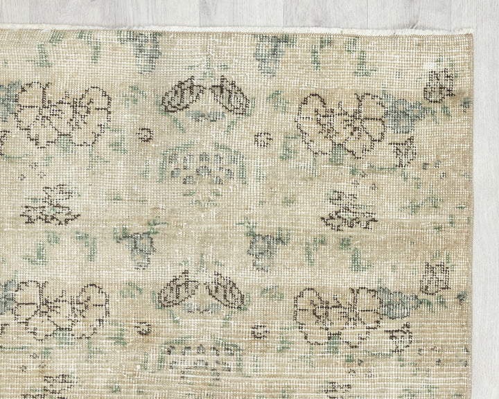 Beige Oushak Rug 5' 8" x 2' 8" | No. VR82665
