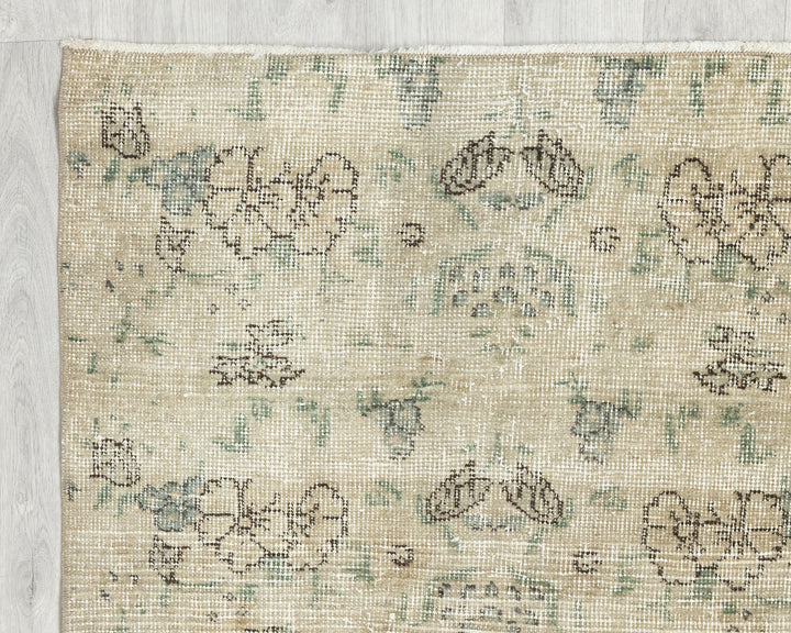 Beige Oushak Rug 5' 8" x 2' 8" | No. VR82665
