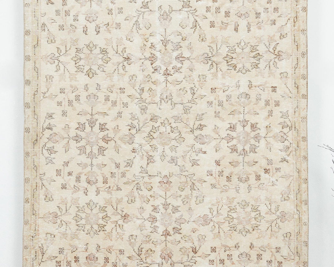 Beige Oushak Rug 7' 8" x 4' 2" | No. VR45880