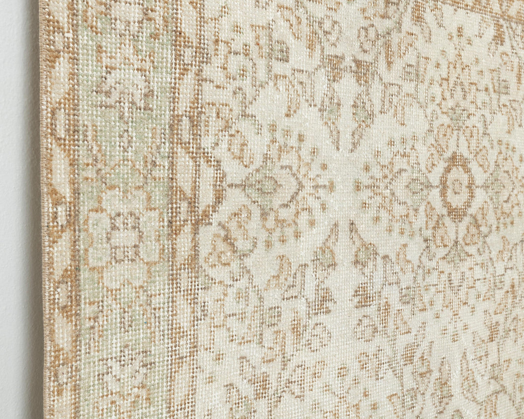 Beige Oushak Rug 4' x 7' 8" | No. VR77504