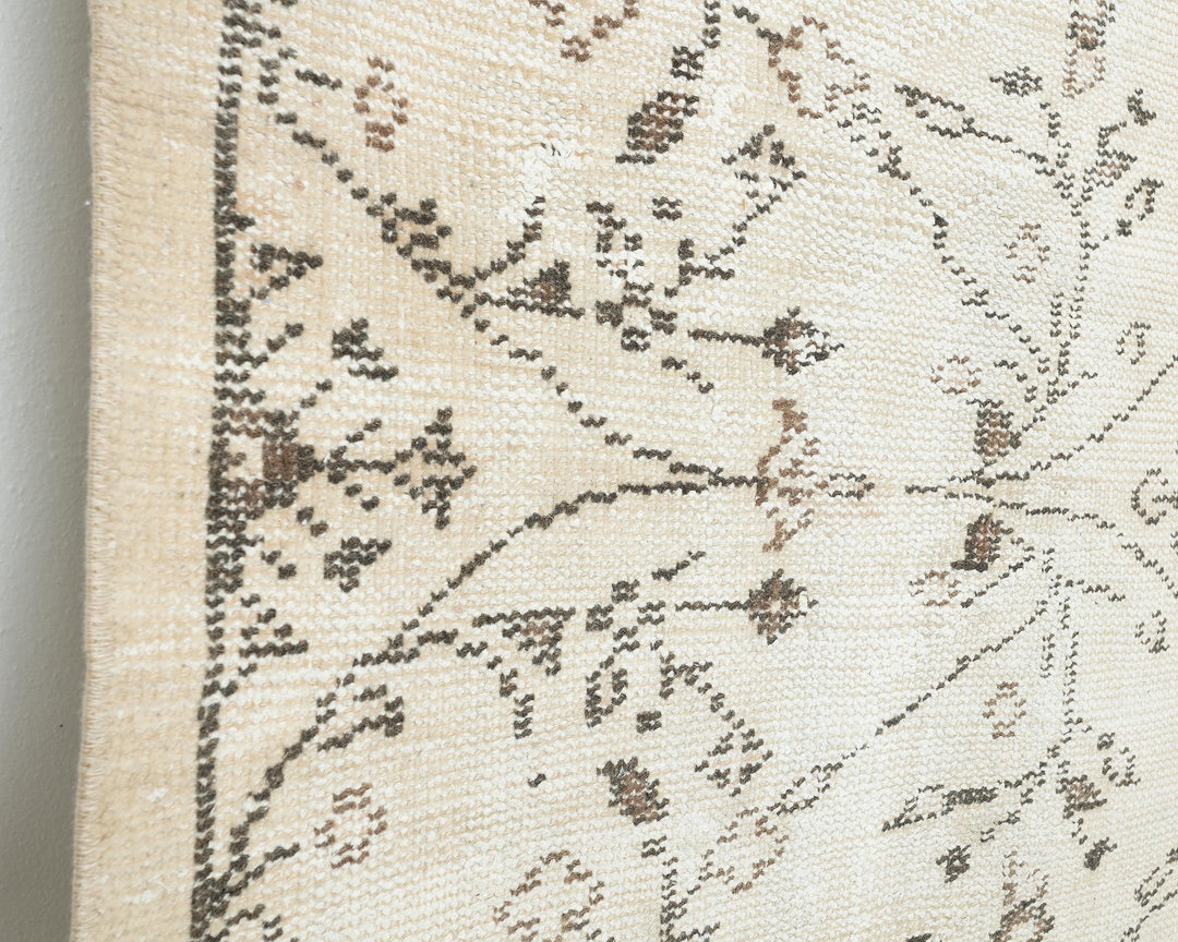 Neutral Oushak Rug 4' 4" x 6' 11" | No. VR33386