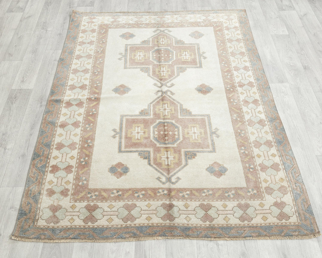 Faded Oushak Rug 4' 1" x 5' 7" | No. VR22665