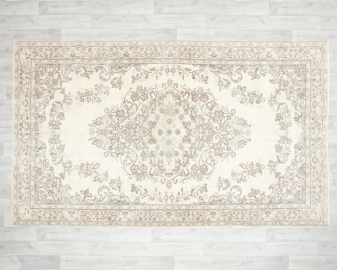 Beige Oushak Rug 8' 11" x 5' 4" | No. VR39429