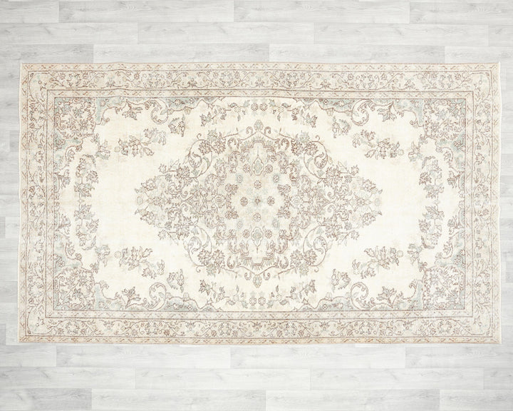 Beige Oushak Rug 8' 11" x 5' 4" | No. VR39429