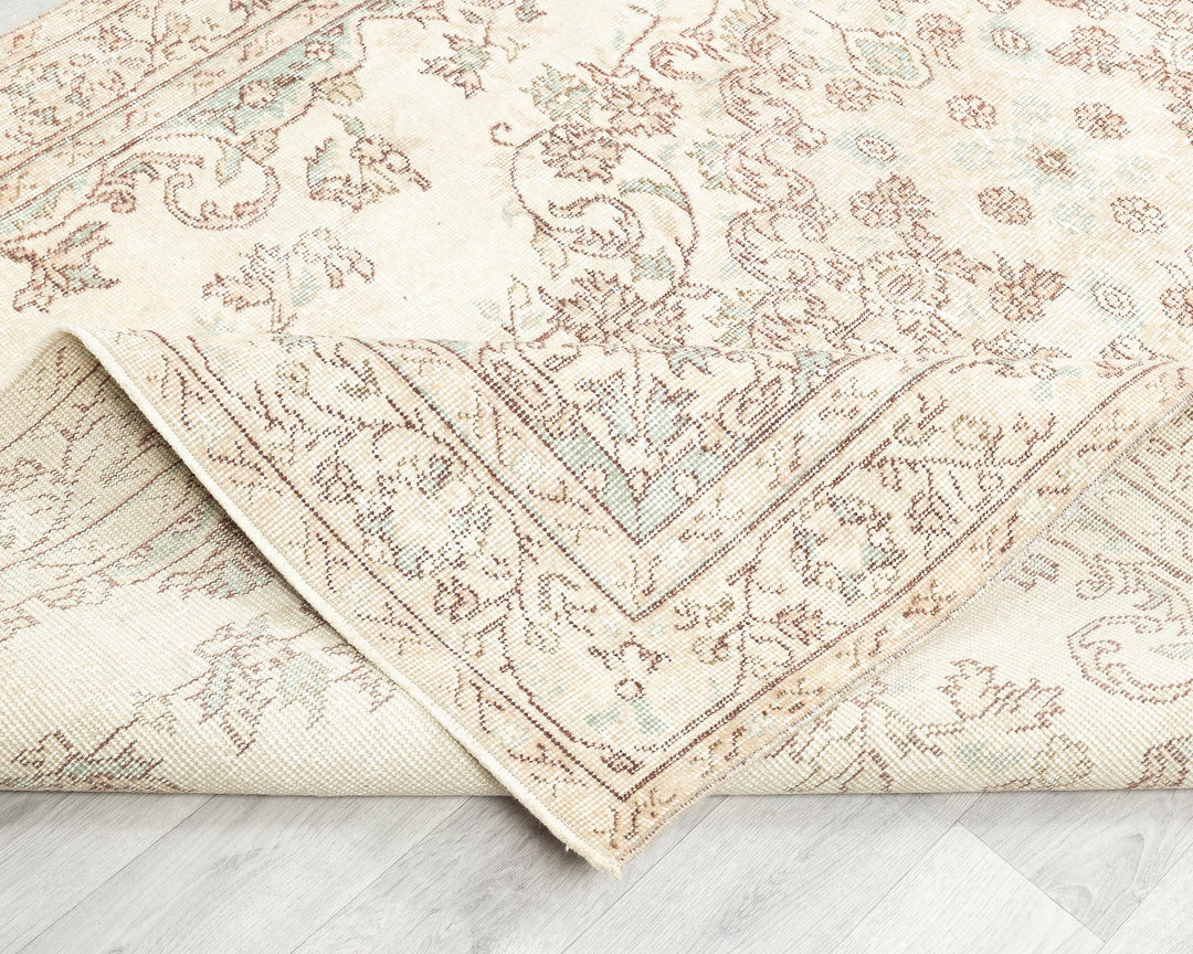 Beige Oushak Rug 8' 11" x 5' 4" | No. VR39429