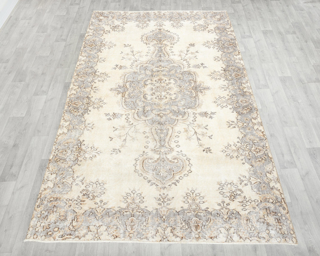 Beige Oushak Rug 8' 2" x 4' 11" | No. VR92834