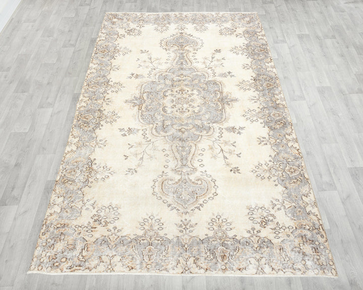 Beige Oushak Rug 8' 2" x 4' 11" | No. VR92834